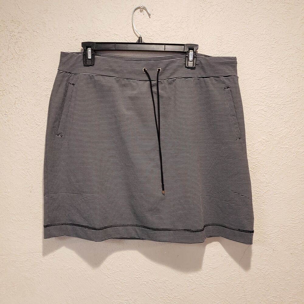 Chico's Zenergy Black White Striped Stretchy Skort Size 3